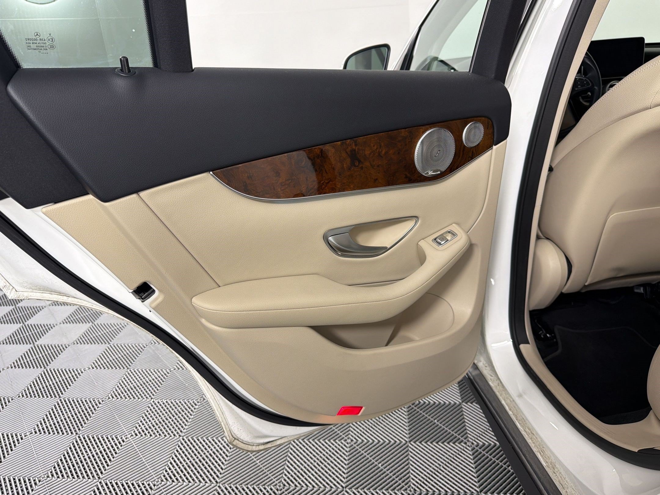 Used 2017 Mercedes-Benz GLC 300 image 22