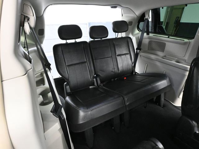 Used 2010 Chrysler Town & Country Touring Plus image 34