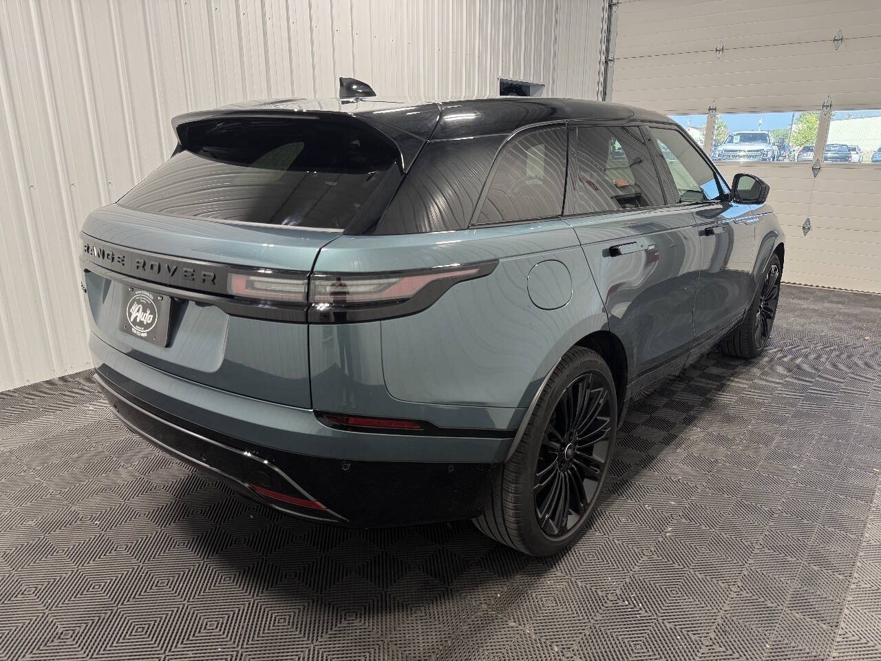 Used 2026 Land Rover Range Rover Velar Dynamic SE AWD/4WD image 3