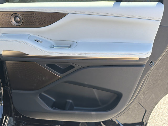 New 2027 Lincoln Navigator L Black Label AWD/4WD image 17