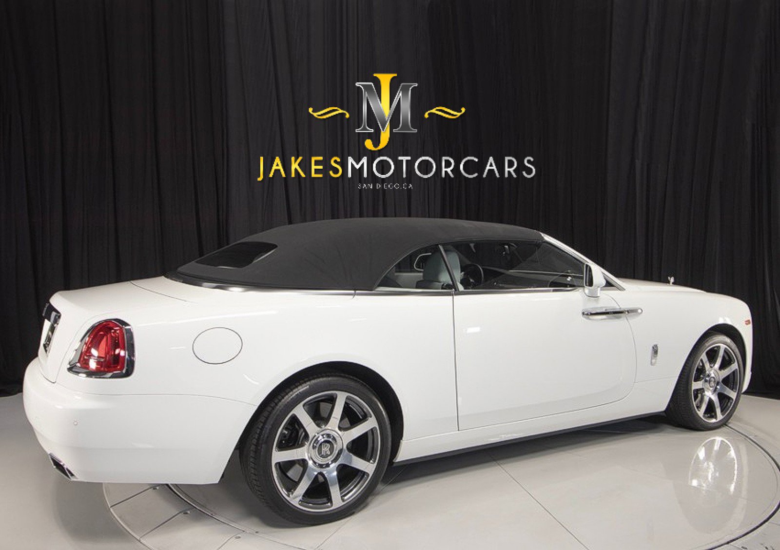 Used 2017 Rolls-Royce Dawn image 10