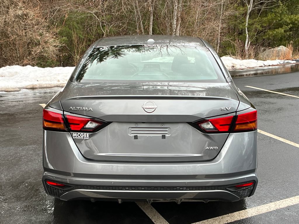 Used 2024 Nissan Altima 2.5 SV image 4