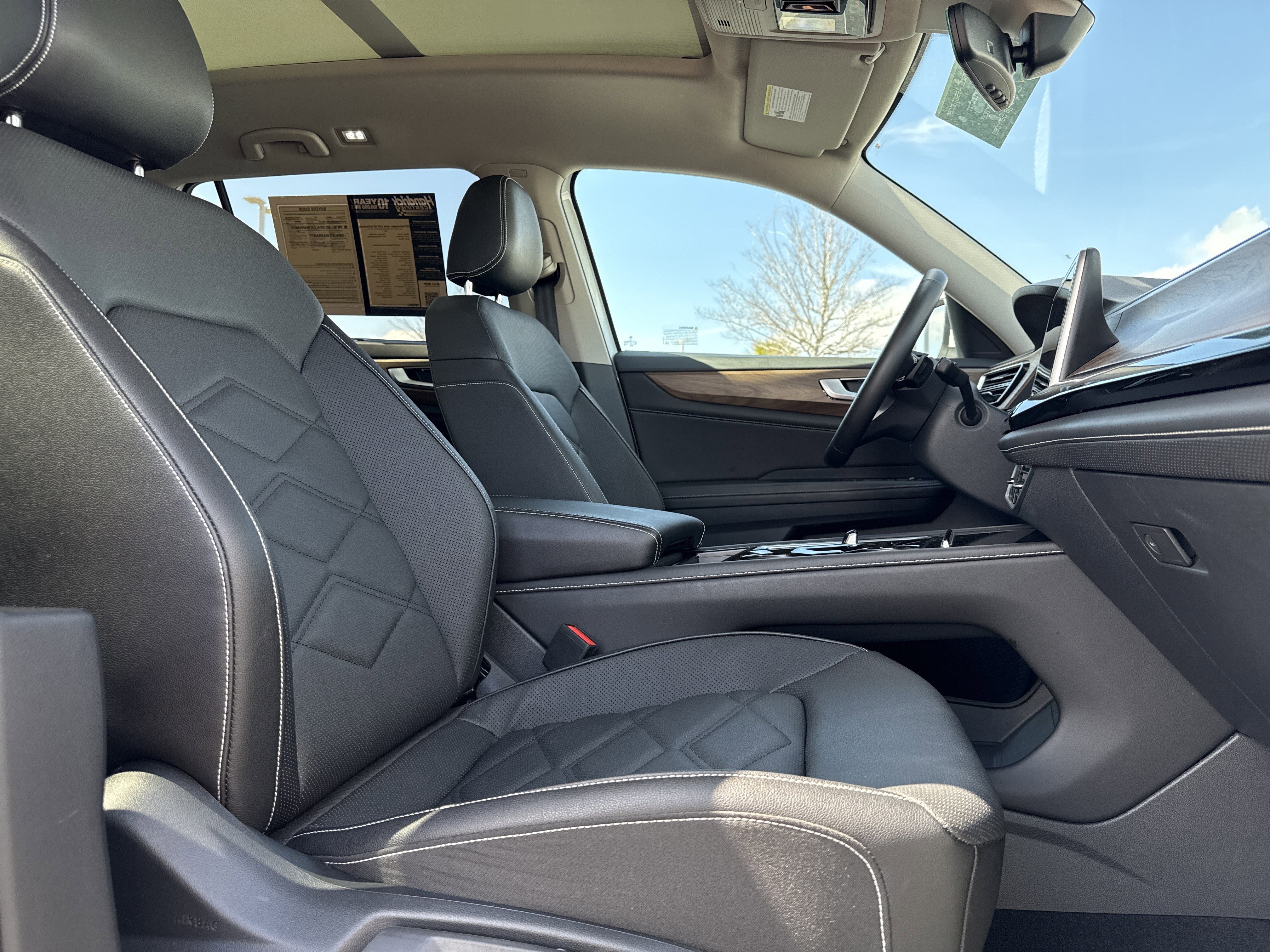 Used 2025 Volkswagen Atlas SE image 33