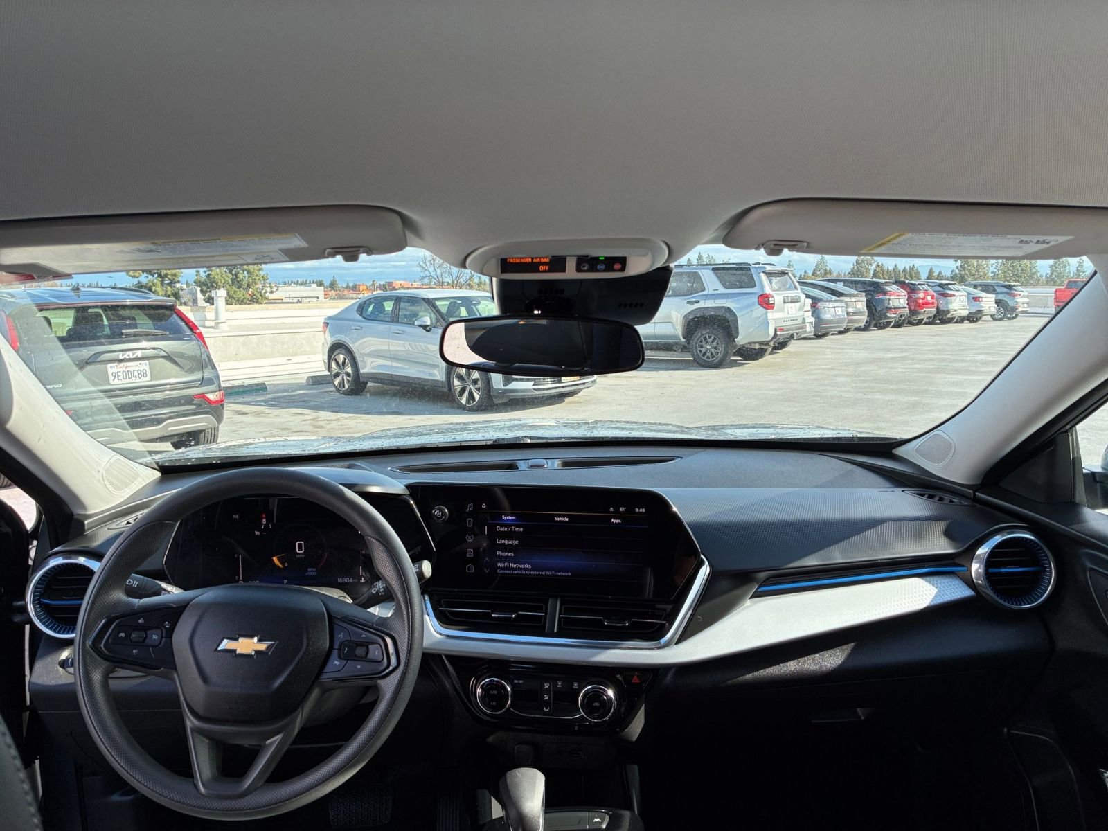 Used 2025 Chevrolet Trax LT image 32