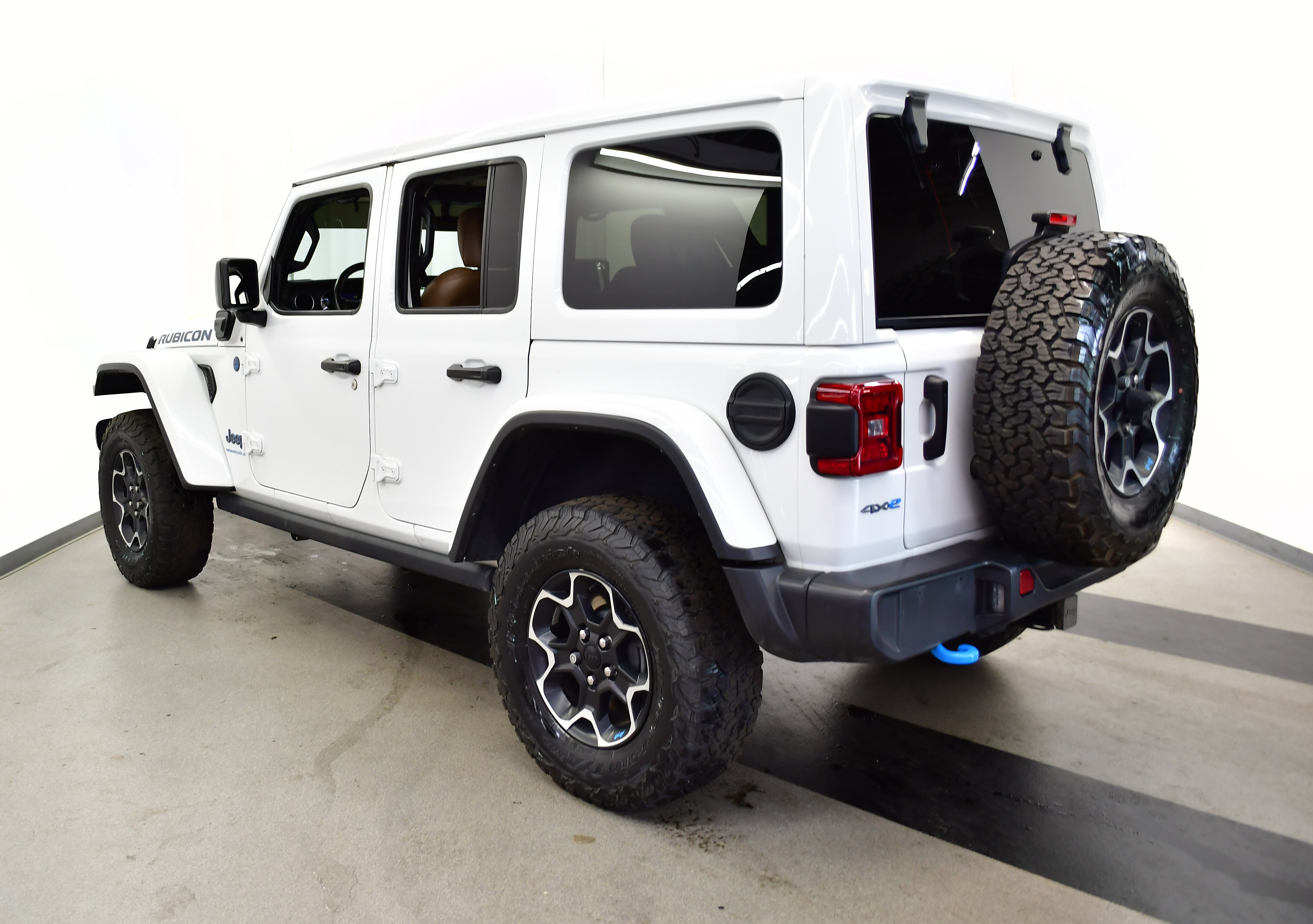 Used 2023 Jeep Wrangler Unlimited Rubicon 4xe w/ Cold Weather Group AWD/4WD image 5