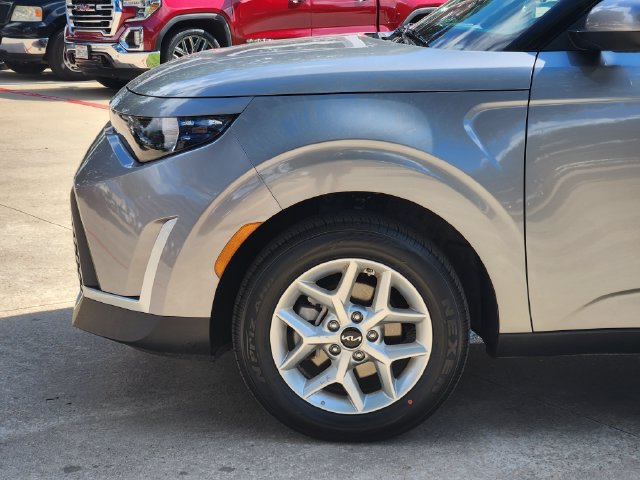 Used 2025 Kia Soul LX w/ LX Technology Package FWD image 15