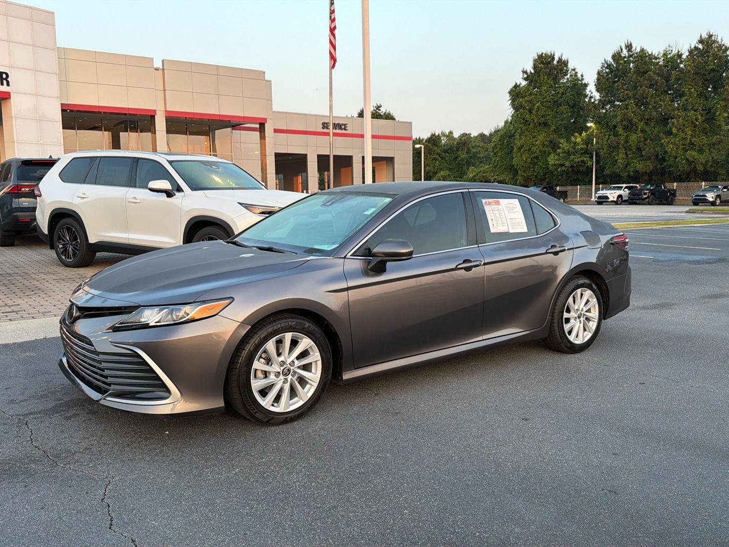 Used 2022 Toyota Camry LE FWD image 2