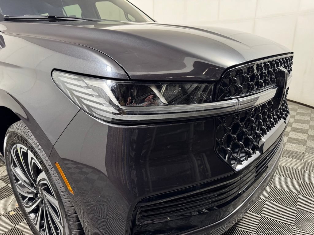 Certified 2025 Lincoln Navigator Black Label AWD/4WD image 9