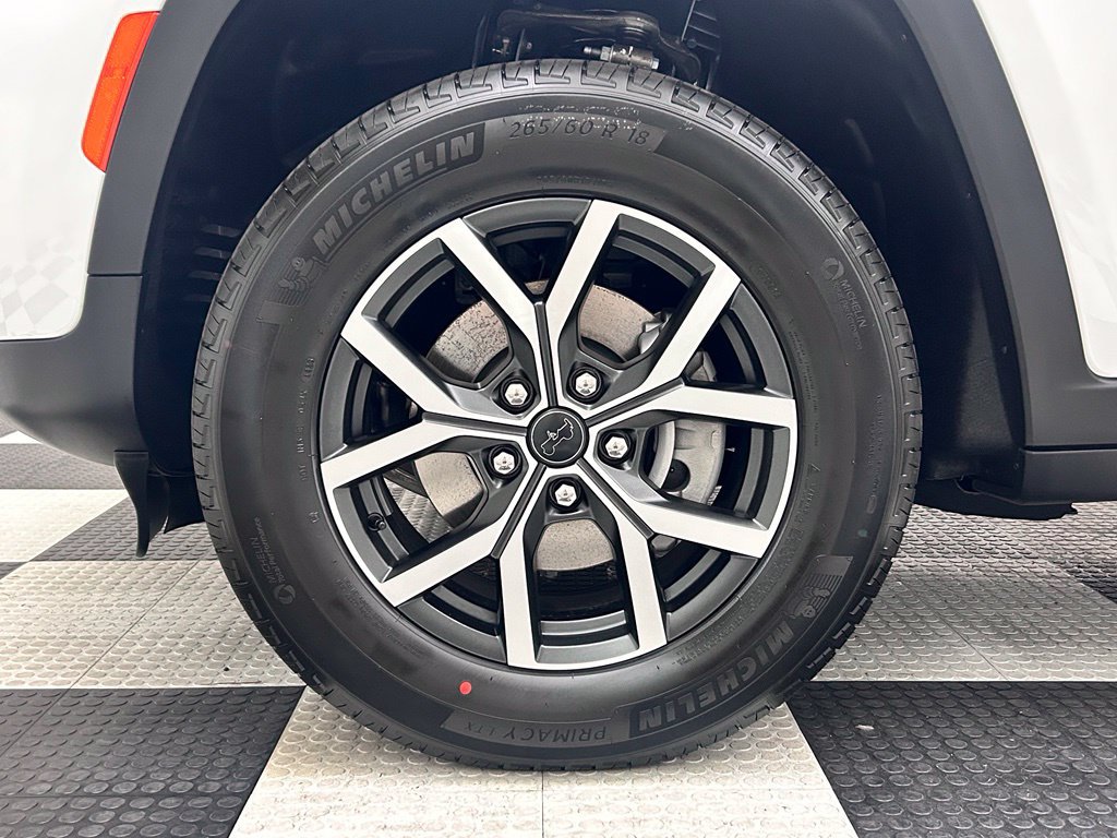 New 2027 Jeep Grand Cherokee Laredo AWD/4WD image 8