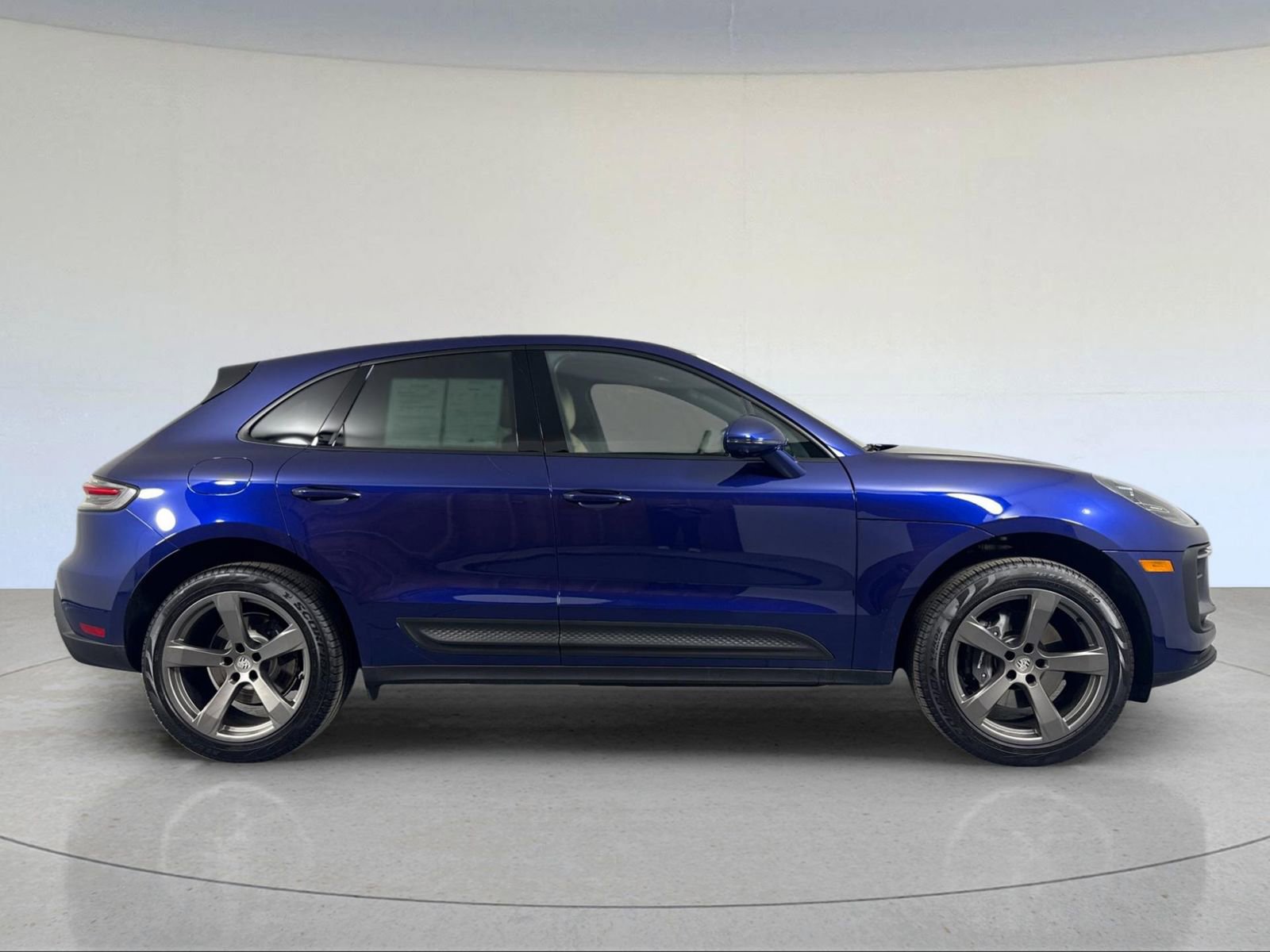 Certified 2025 Porsche Macan image 9