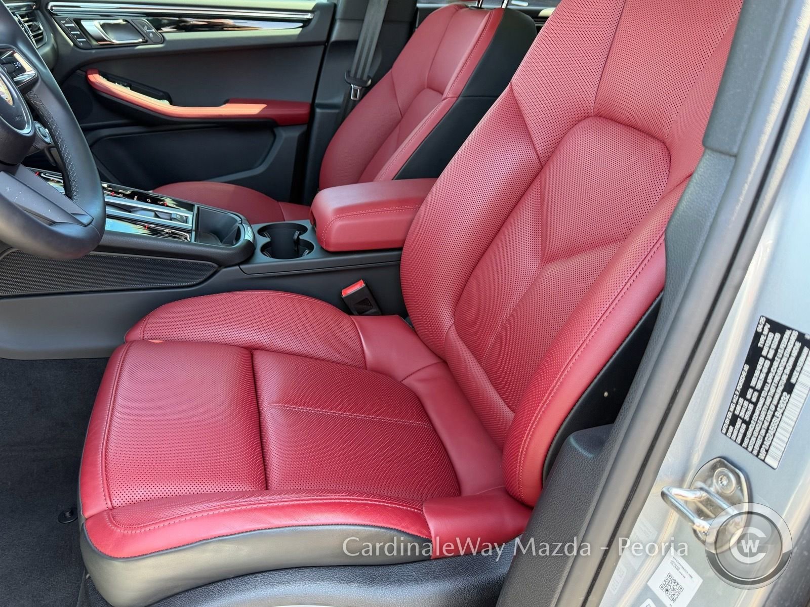 Used 2025 Porsche Macan S AWD/4WD image 24