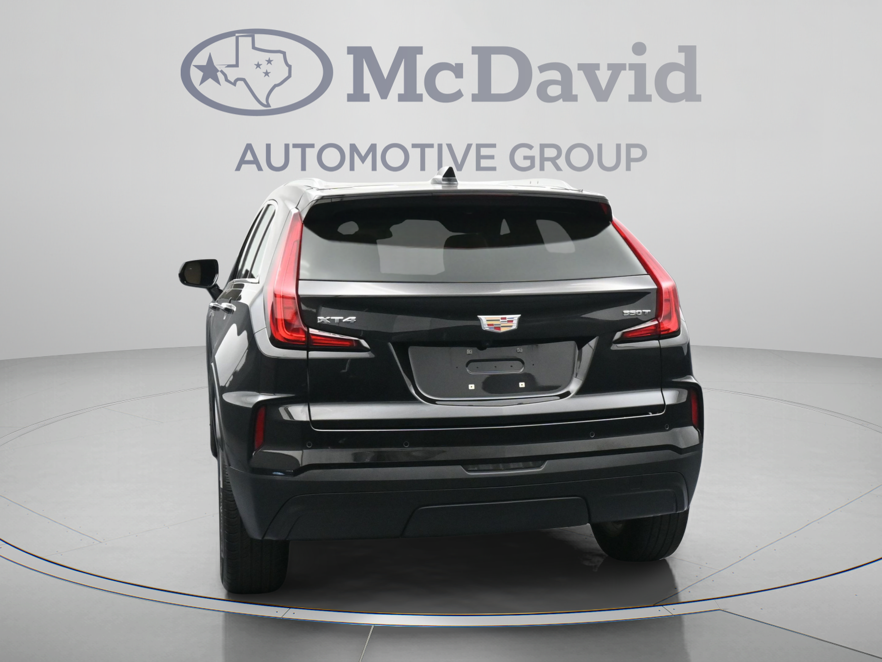 Used 2024 Cadillac XT4 Luxury w/ Cold Weather Package FWD image 7