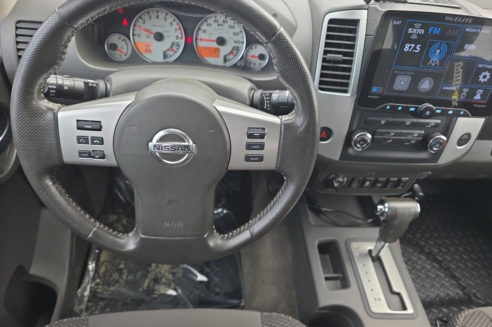 Used 2015 Nissan Xterra PRO-4X AWD/4WD image 11