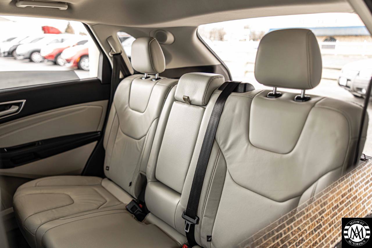 Used 2016 Ford Edge Titanium w/ Technology Package AWD/4WD image 16