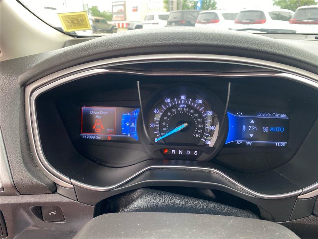 Used 2016 Ford Fusion SE FWD image 17