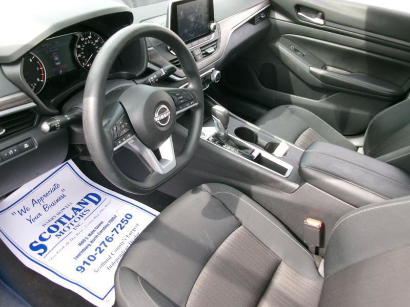 Used 2025 Nissan Altima 2.5 SV FWD image 12