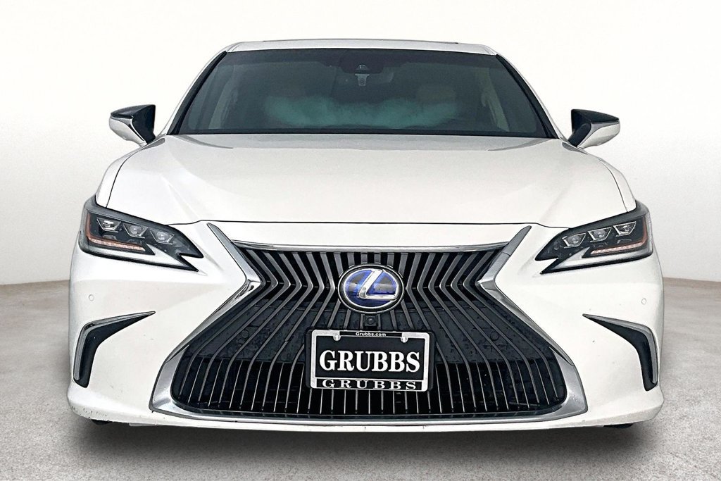 Used 2020 Lexus ES 300h Ultra Luxury w/ Accessory Package 2 FWD image 3