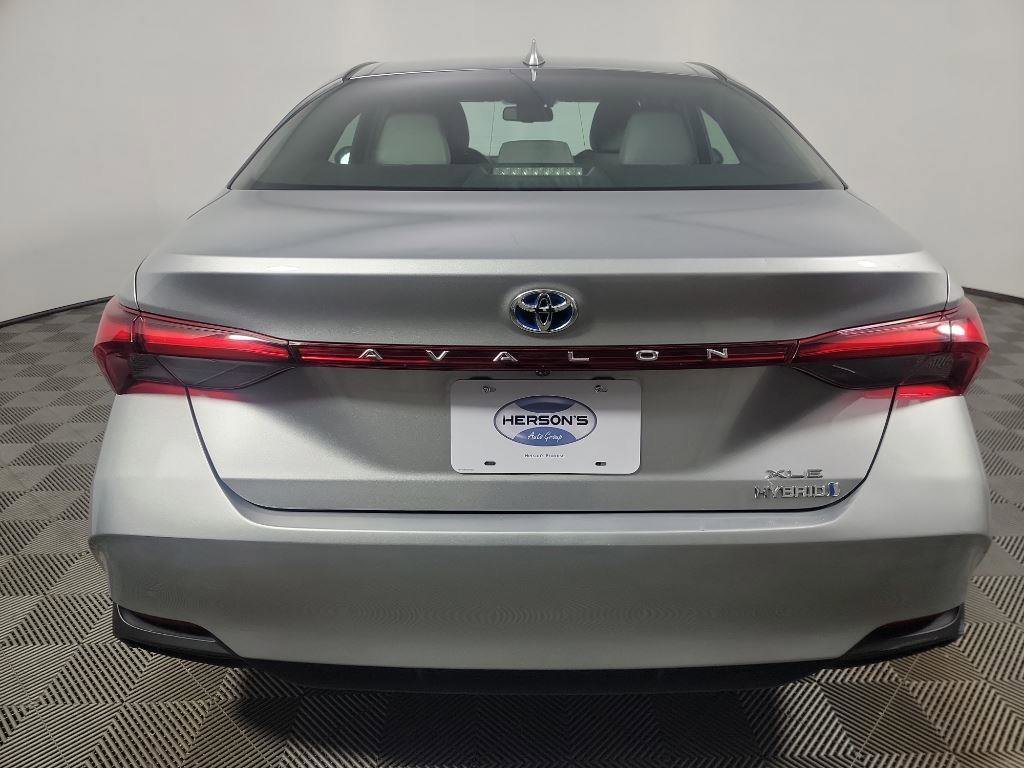 Used 2019 Toyota Avalon XLE w/ All Weather Liner Package image 5