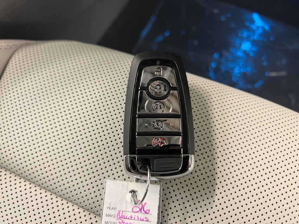 Used 2026 Lincoln Nautilus Premier image 40