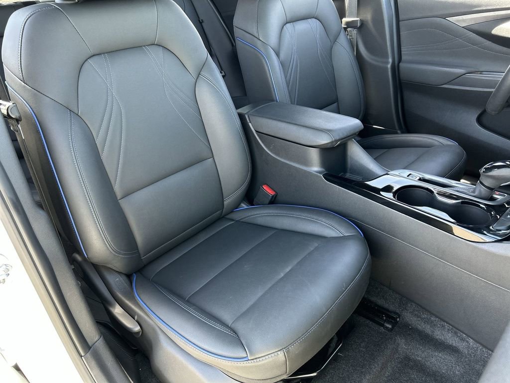 Used 2024 Buick Envista Sport Touring w/ Convenience II Package FWD image 28