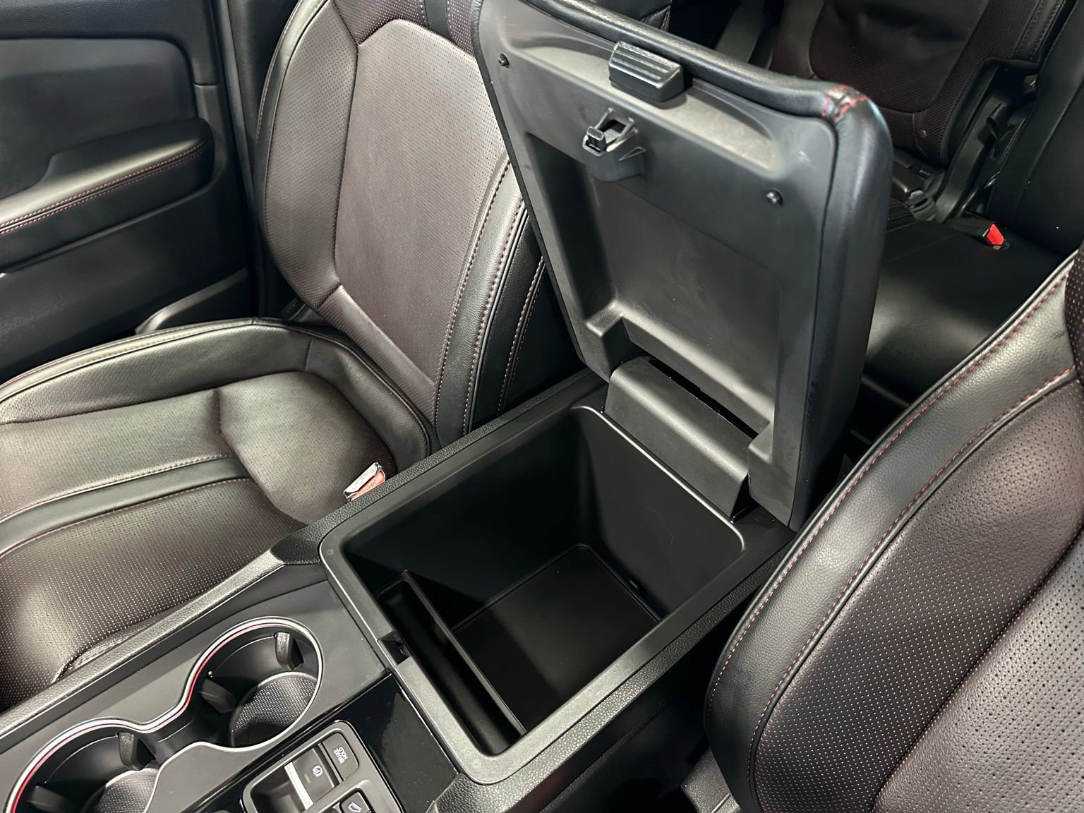 Used 2025 Honda Pilot Black Edition image 36