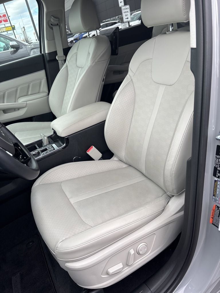 Used 2025 Kia Sorento SX AWD/4WD image 13