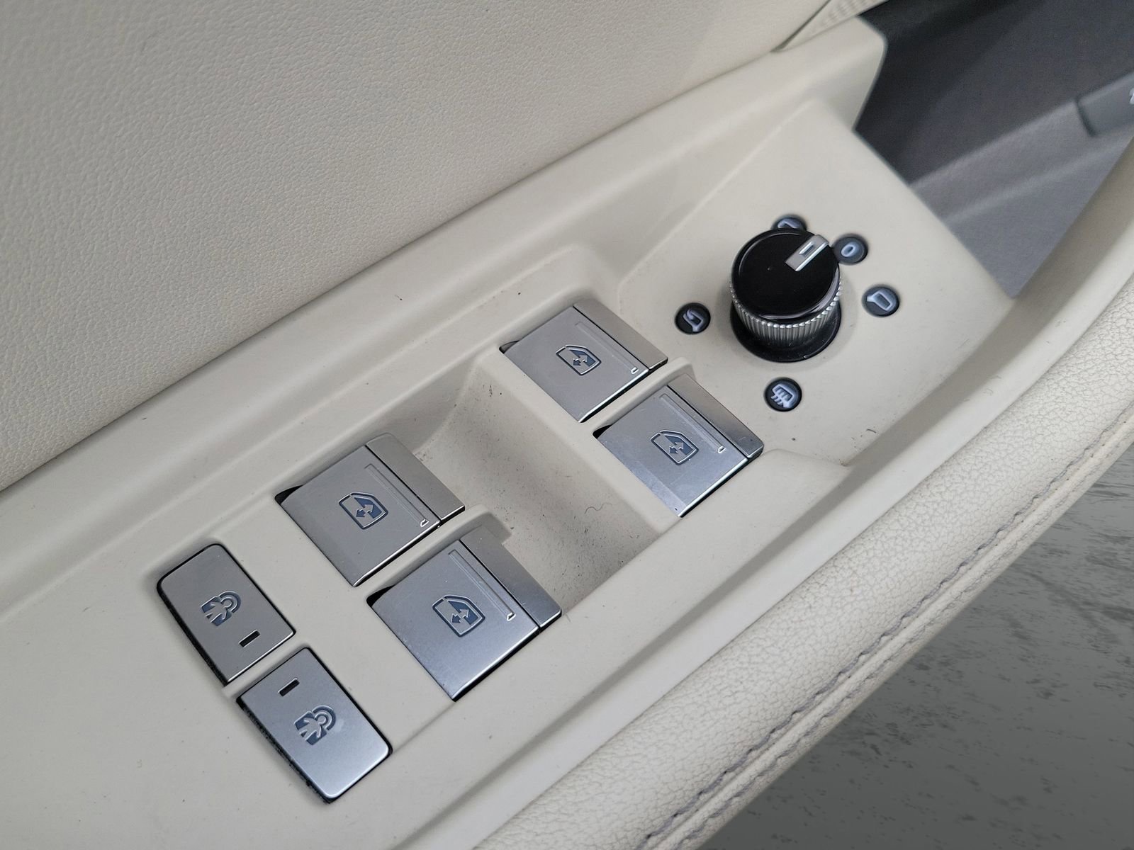 Used 2024 Audi Q8 e-tron Premium Plus w/ Premium Plus Package image 19