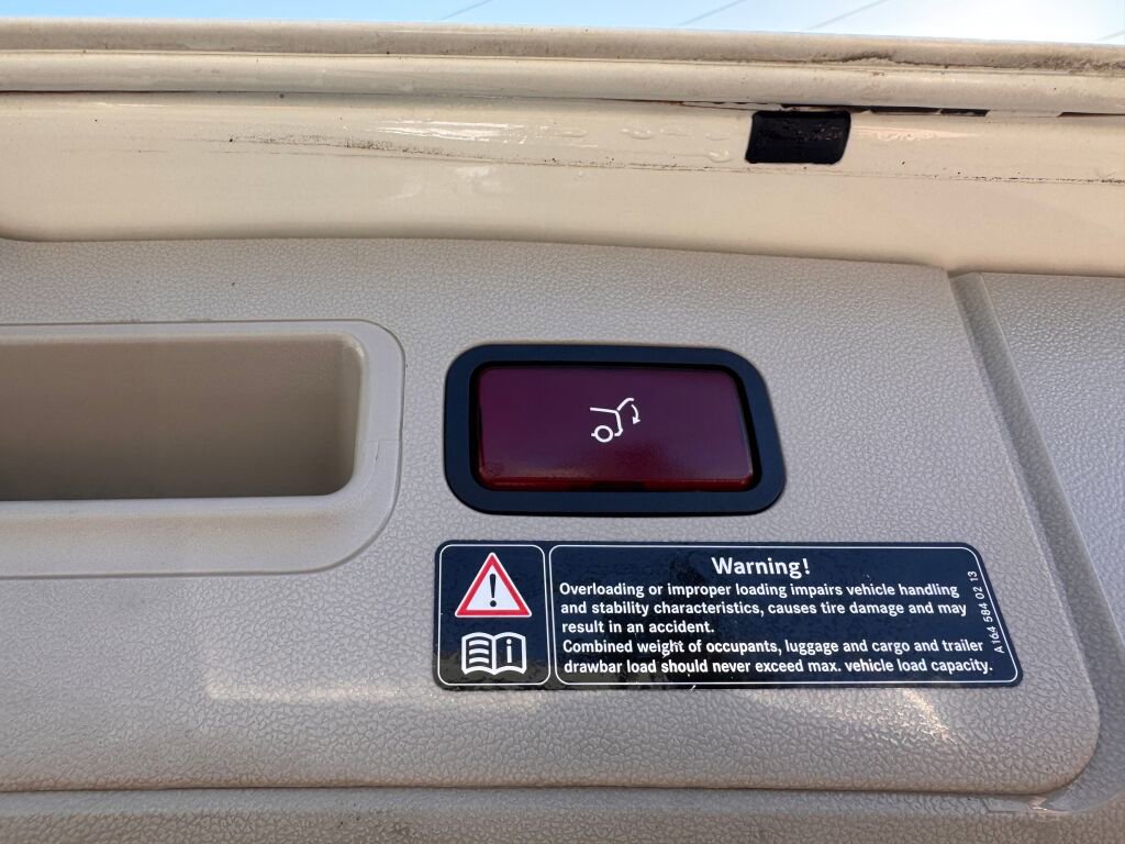 Used 2008 Mercedes-Benz R 350 4MATIC image 8