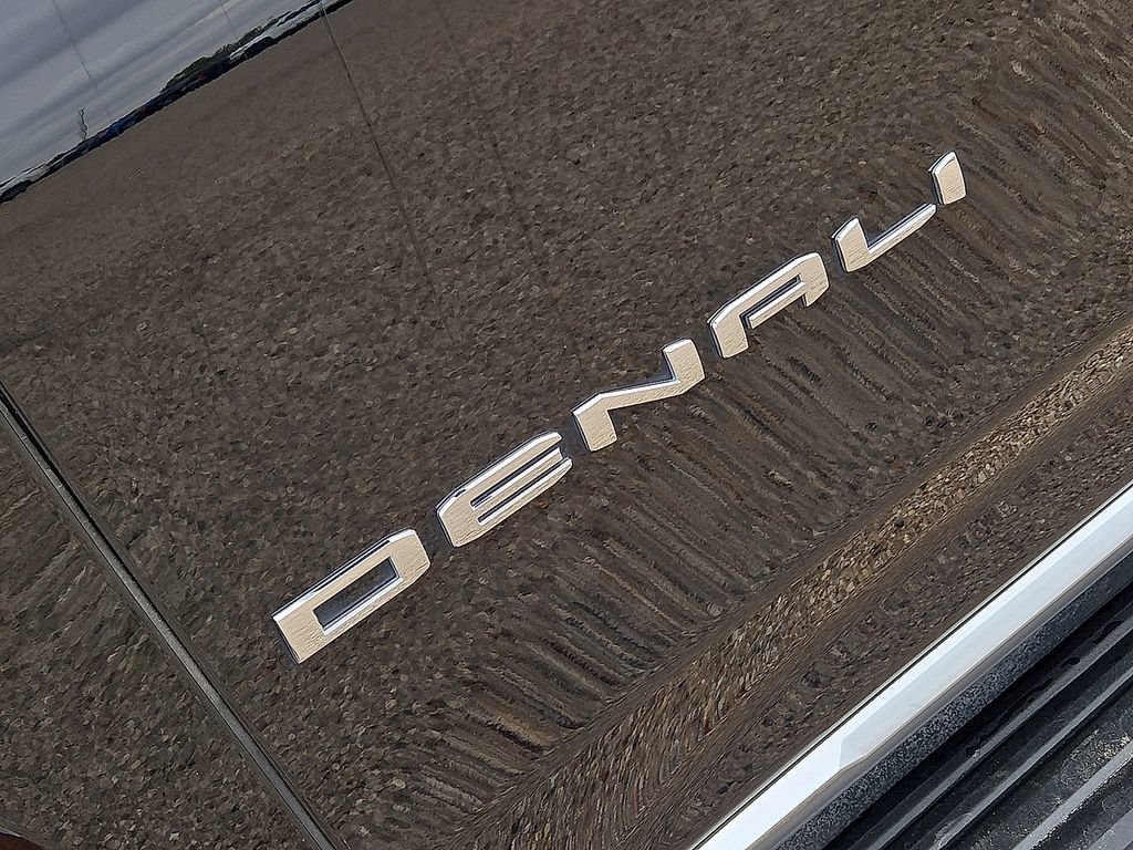 Used 2025 GMC Yukon XL Denali AWD/4WD image 12