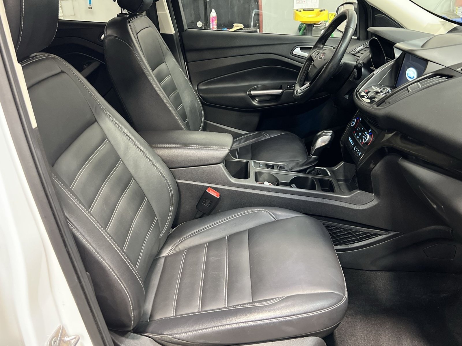 Used 2019 Ford Escape Titanium AWD/4WD image 25
