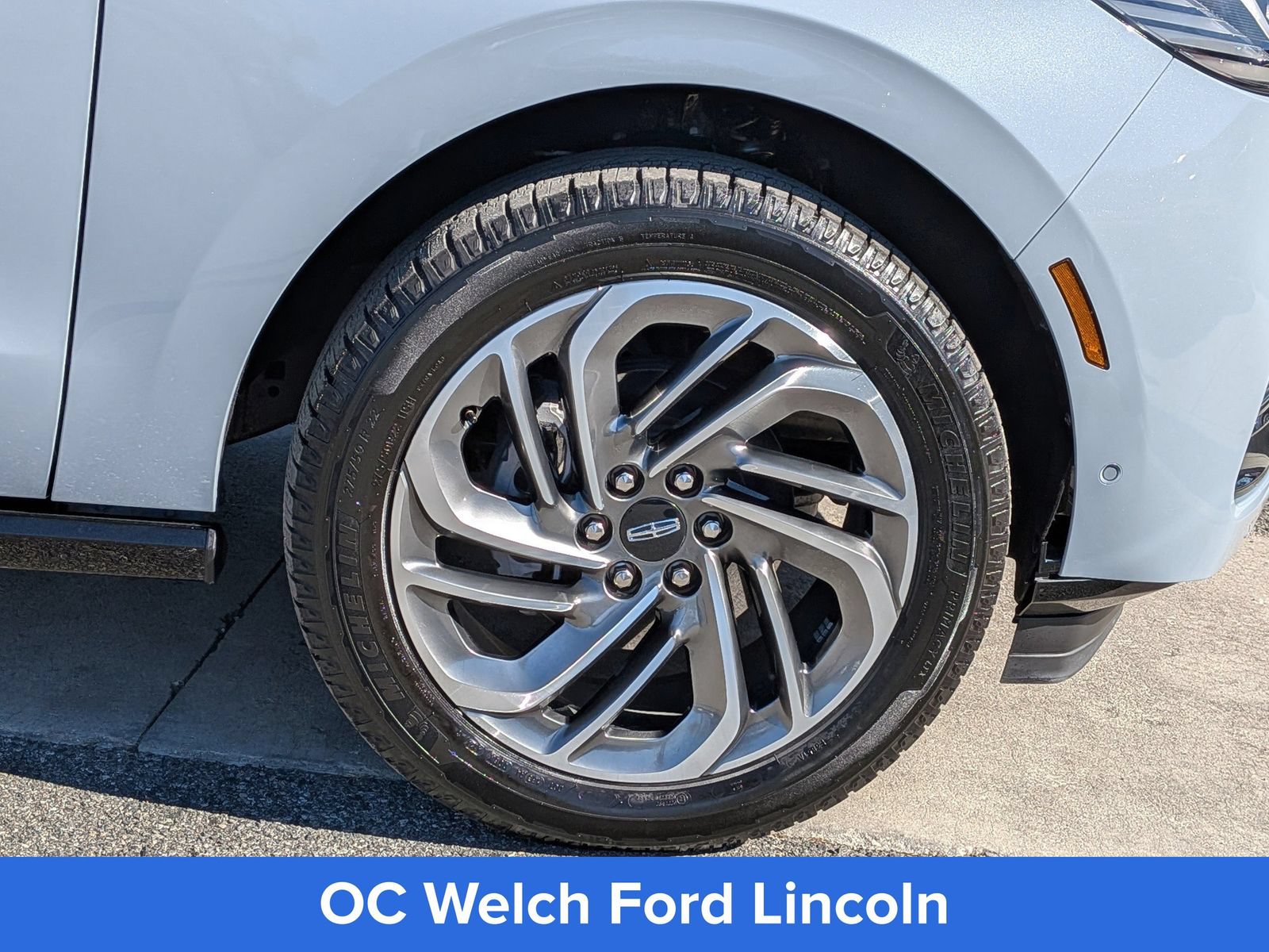 Certified 2025 Lincoln Navigator Reserve AWD/4WD image 13