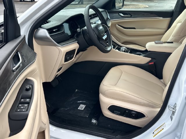 New 2026 Jeep Grand Cherokee L Limited AWD/4WD image 9