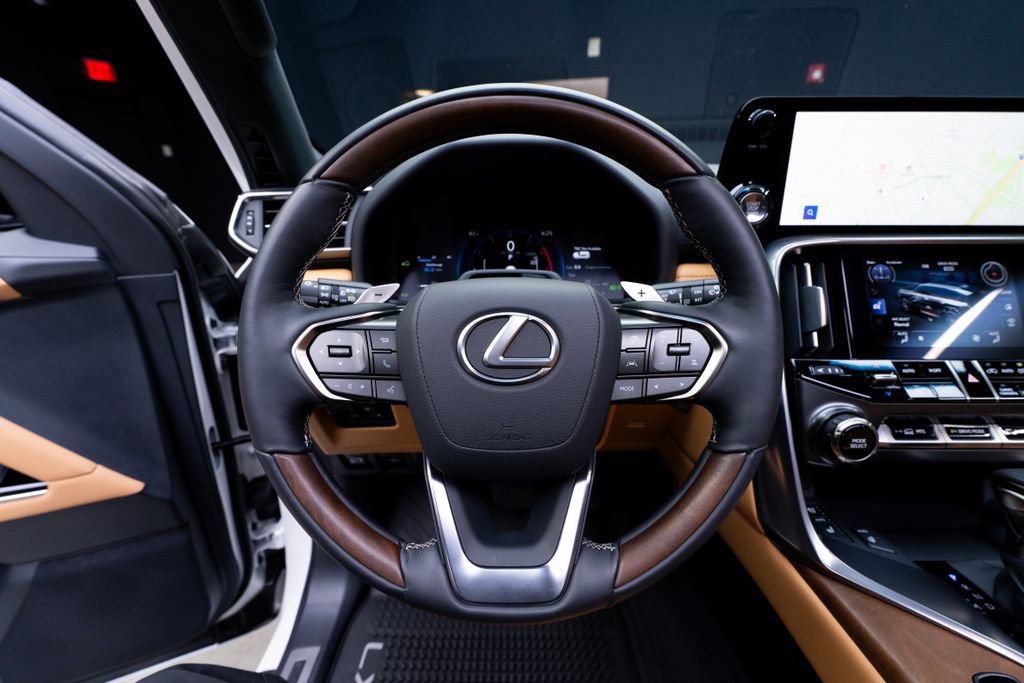 Used 2025 Lexus LX 600 4WD w/ Appearance Package image 31