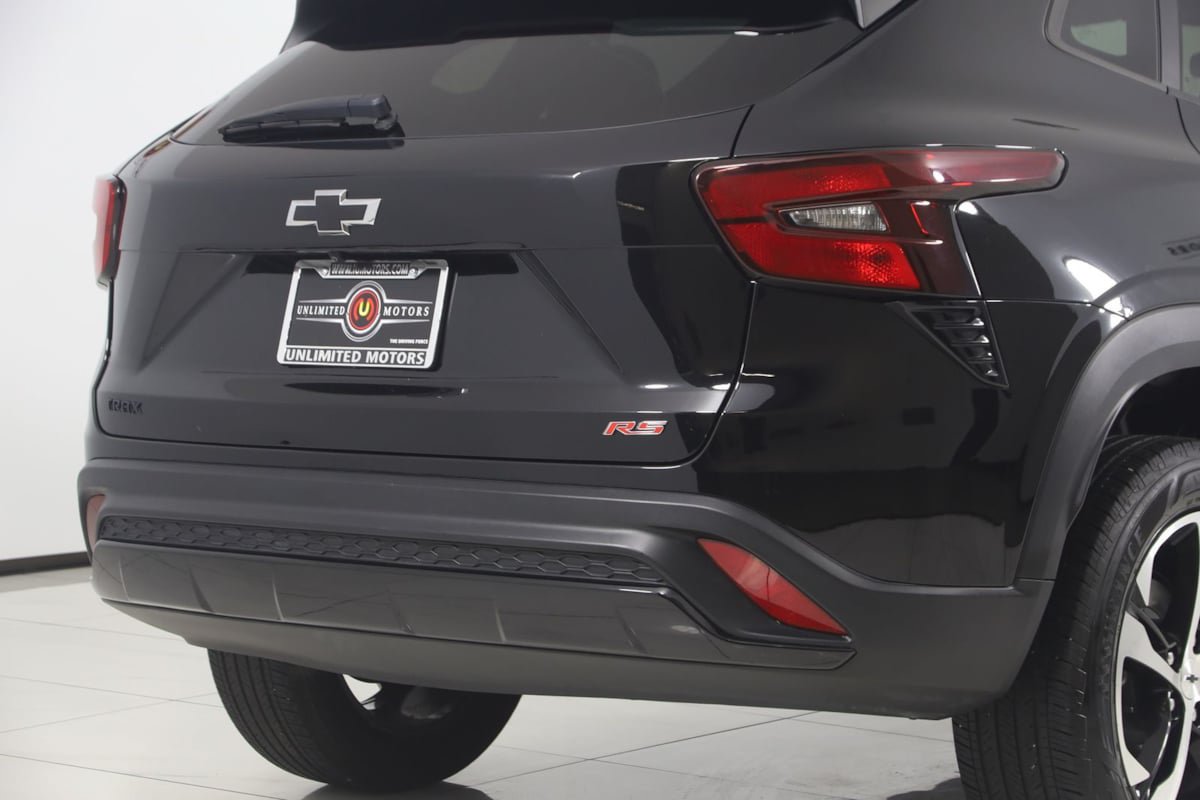 Used 2024 Chevrolet Trax RS FWD image 37