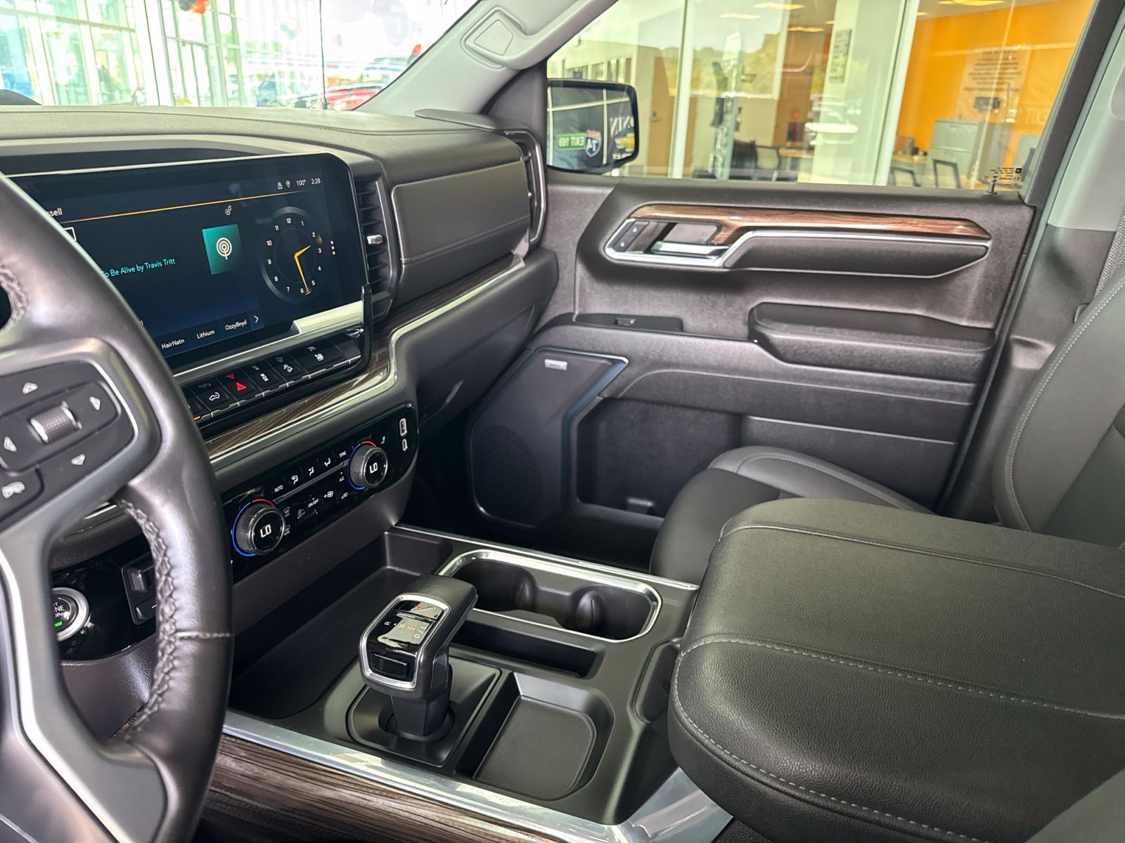 Used 2024 Chevrolet Silverado 1500 LT Trail Boss w/ Convenience Package II AWD/4WD image 29