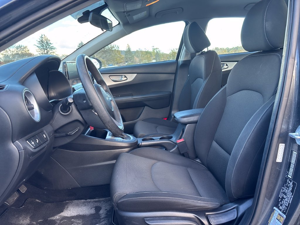 Certified 2023 Kia Forte LXS w/ LXS Technology Package FWD image 9
