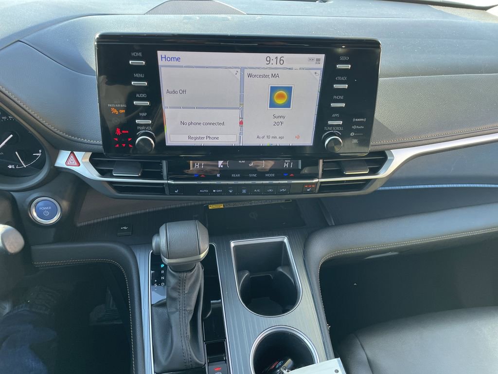 Used 2023 Toyota Sienna XLE Woodland Edition image 18