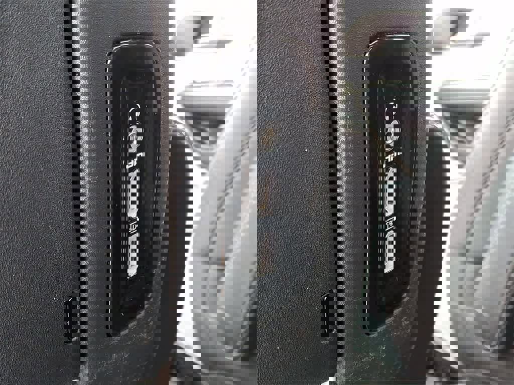 Used 2018 Chrysler Pacifica Limited image 28