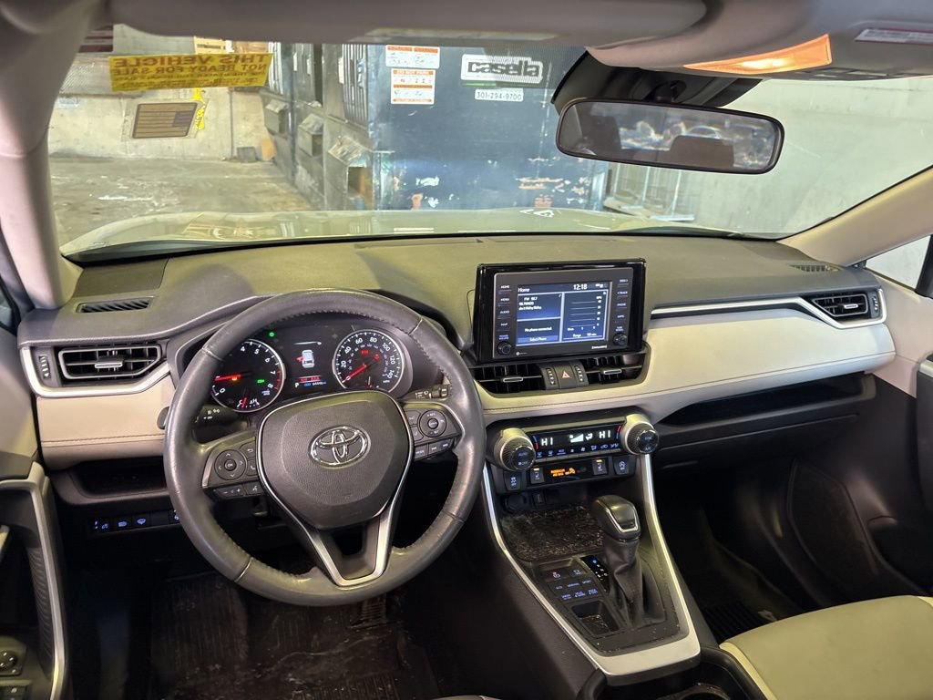 Used 2021 Toyota RAV4 XLE Premium image 10
