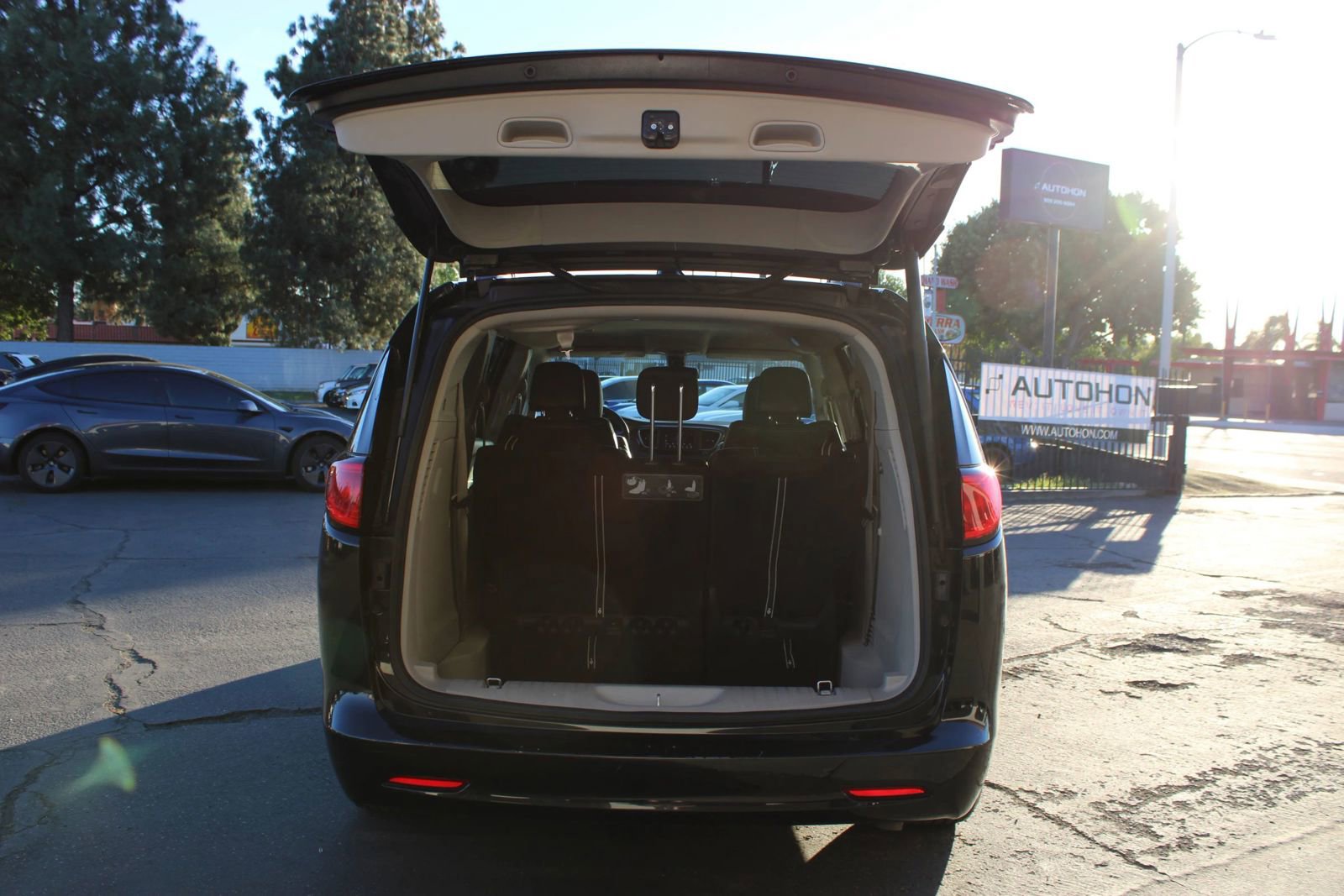 Used 2020 Chrysler Voyager Lxi image 36