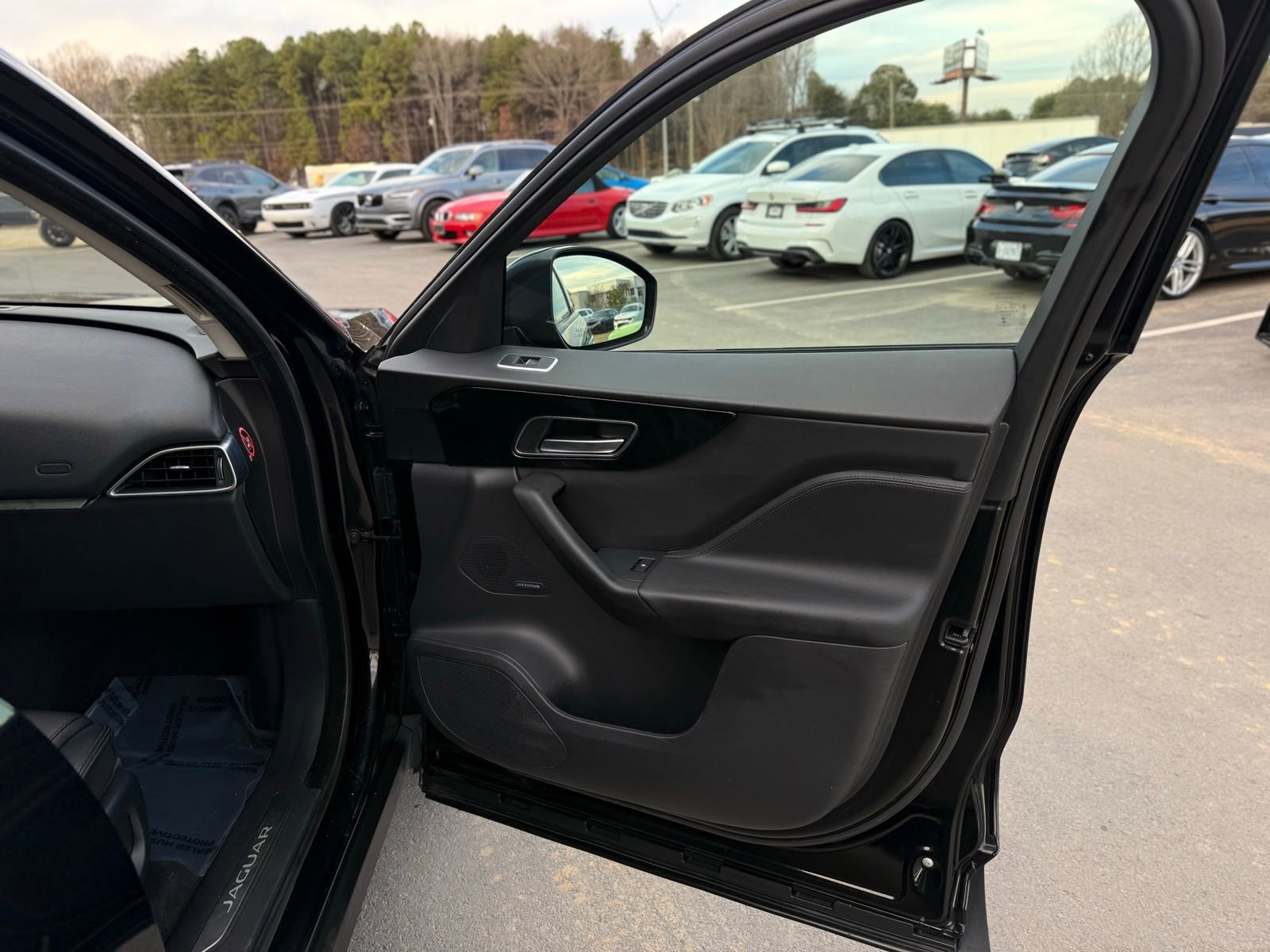 Used 2018 Jaguar F-PACE Premium image 13