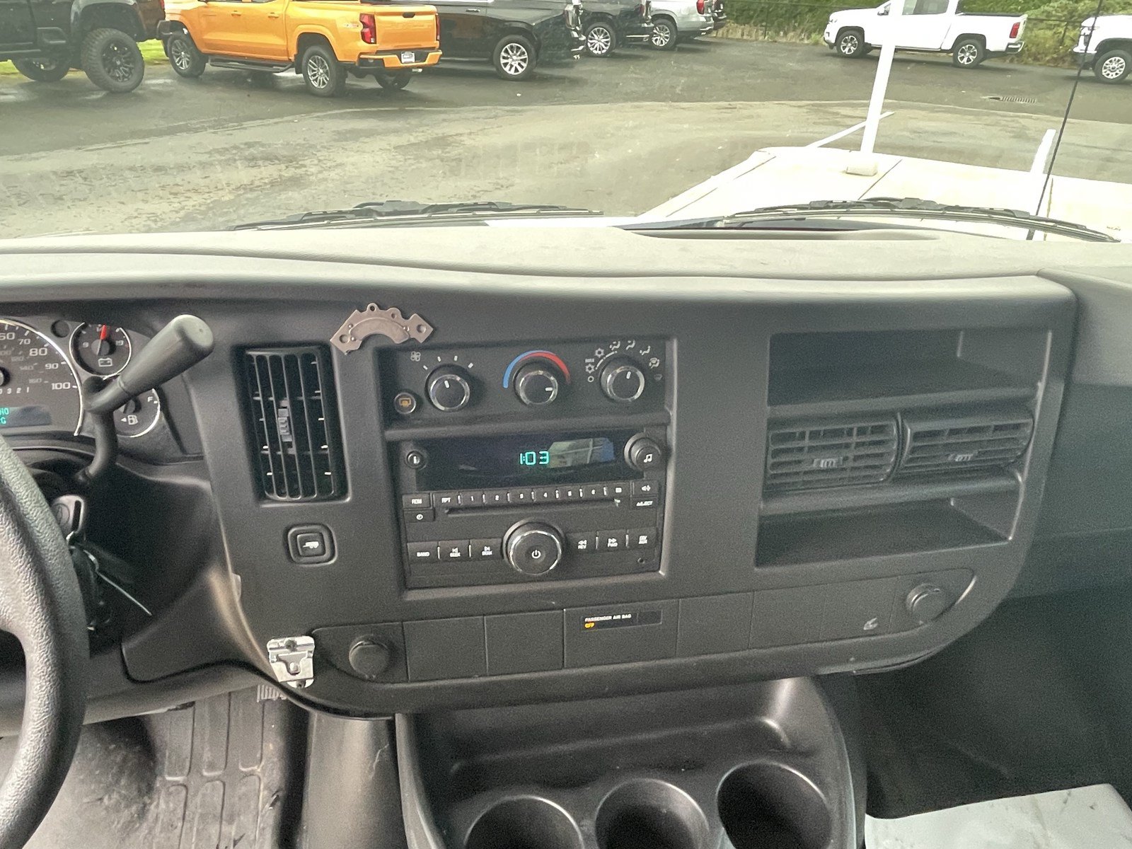 Used 2010 Chevrolet Express 1500 RWD image 14