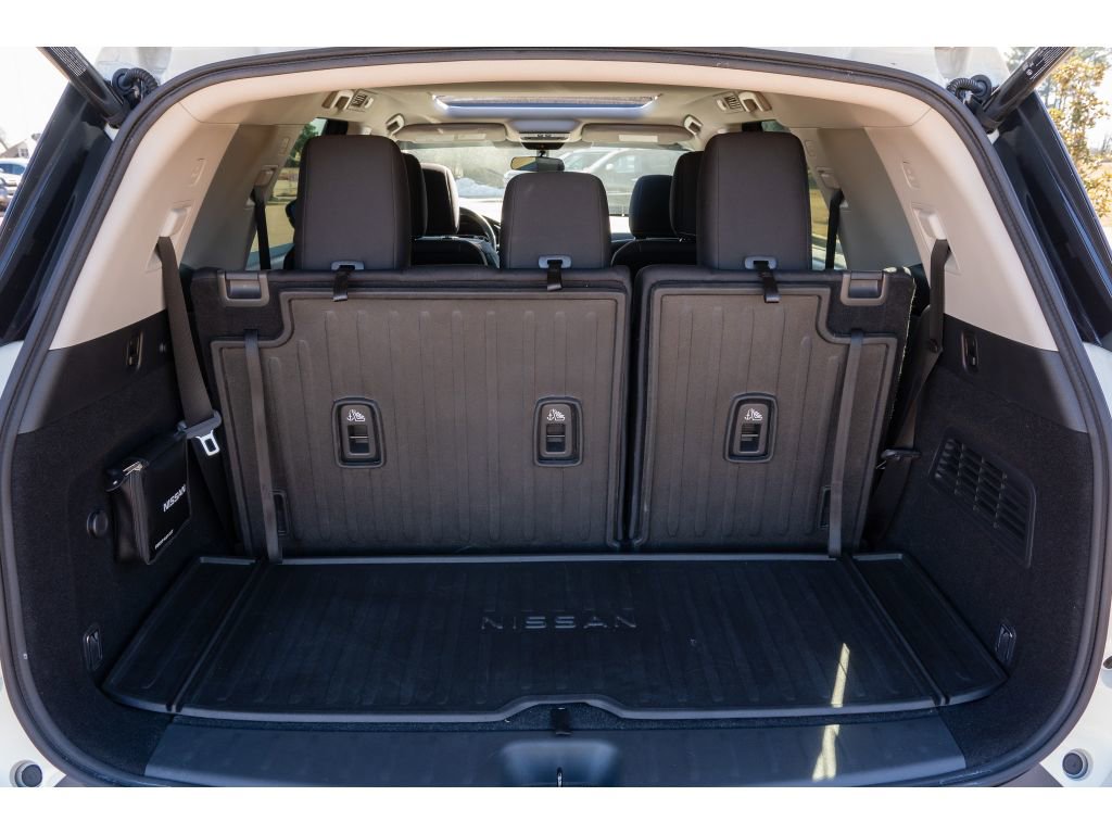 Used 2022 Nissan Pathfinder SV w/ SV Premium Package image 17