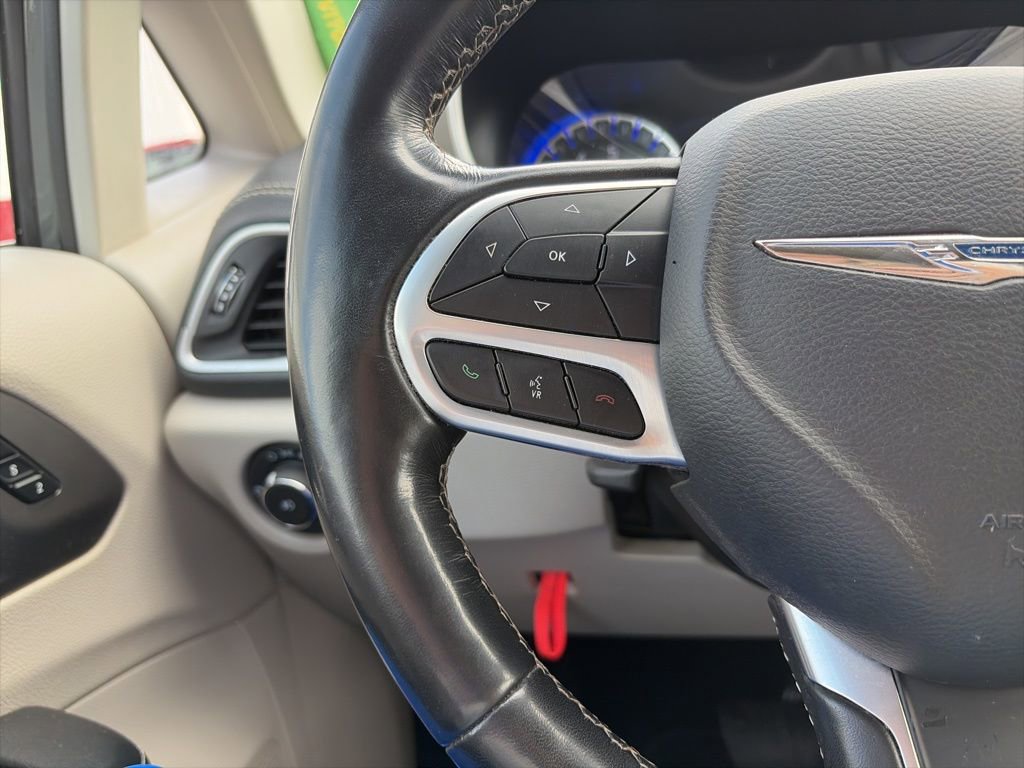 Used 2021 Chrysler Pacifica Touring-L image 18