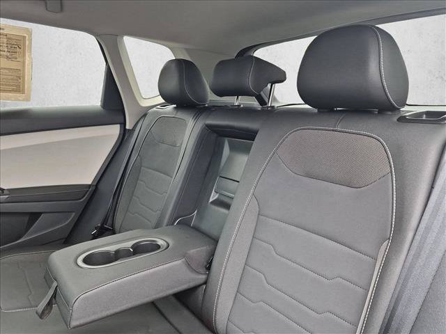 Used 2025 Volkswagen Taos SE AWD/4WD image 28