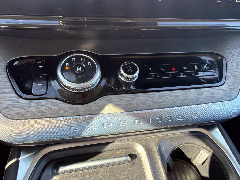 Used 2025 Ford Expedition Platinum AWD/4WD image 20
