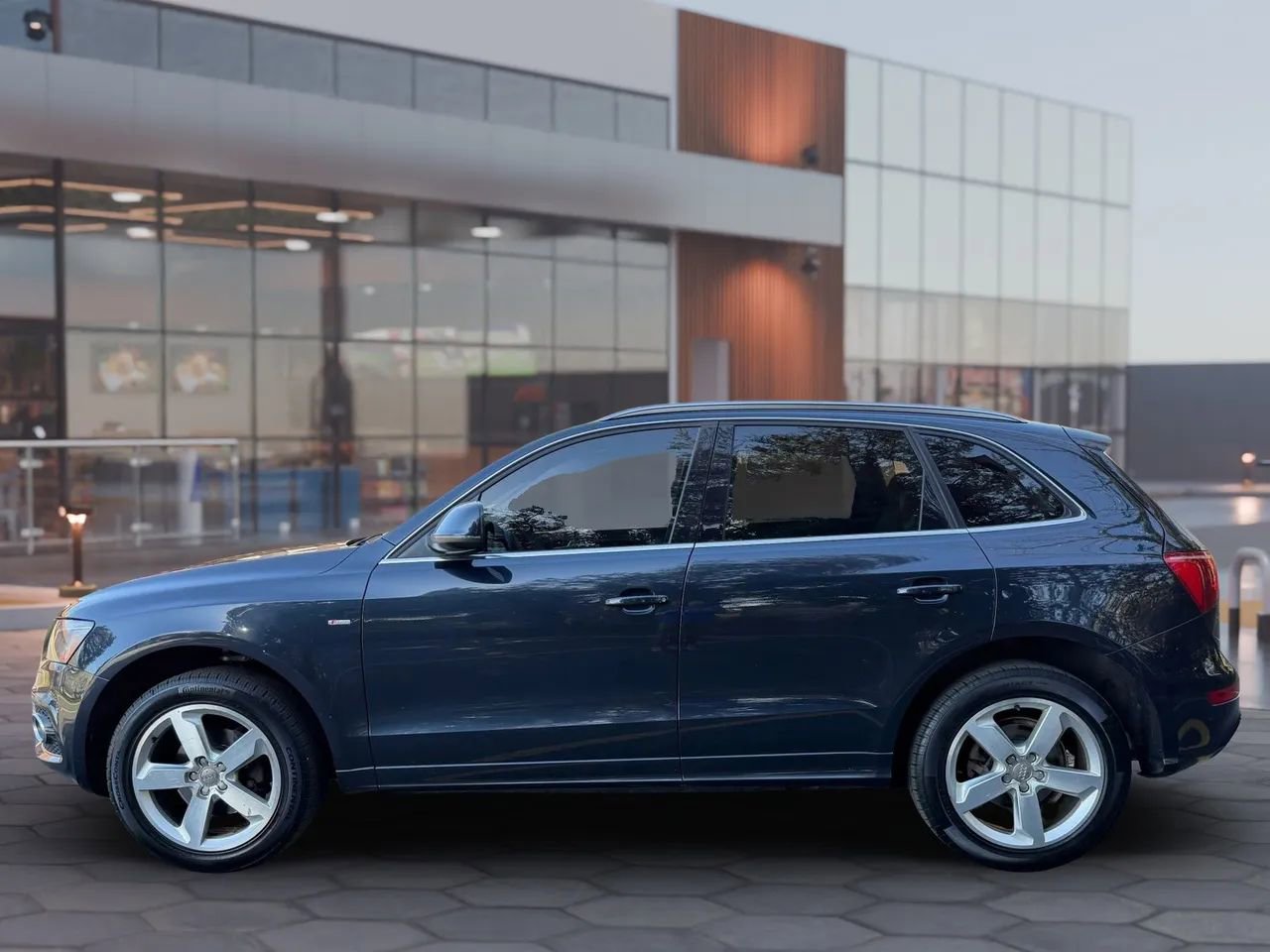 Used 2012 Audi Q5 3.2 Prestige AWD/4WD image 5
