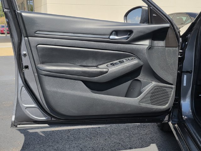 Used 2024 Nissan Altima 2.5 SV FWD image 16