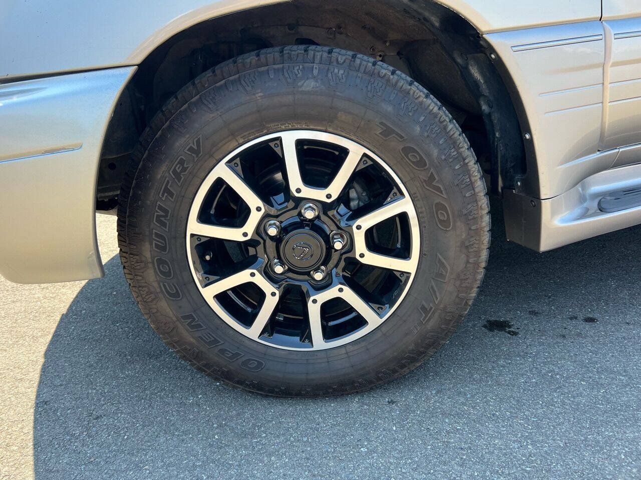 Used 2000 Lexus LX 470 4WD image 13