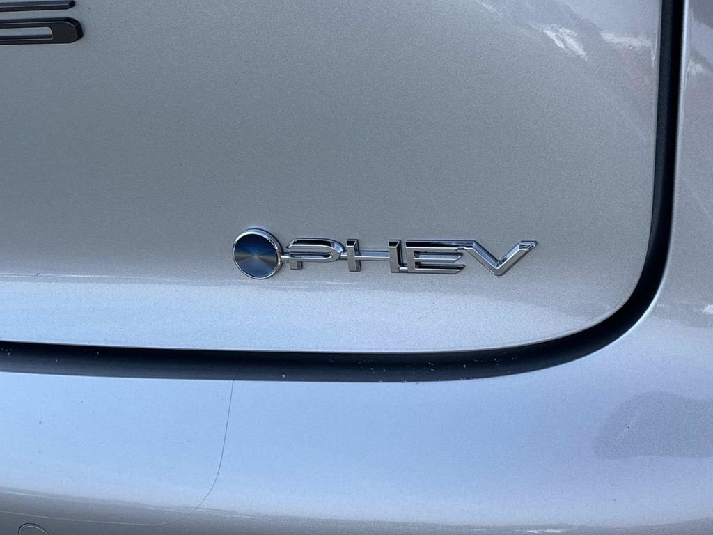 New 2026 Toyota Prius Plug-In Hybrid FWD image 13